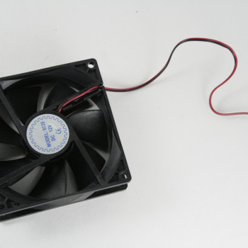 Кулер, витяжка, вентилятор у душову кабінку