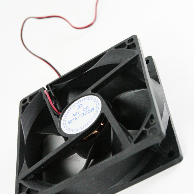 Кулер, витяжка, вентилятор у душову кабінку