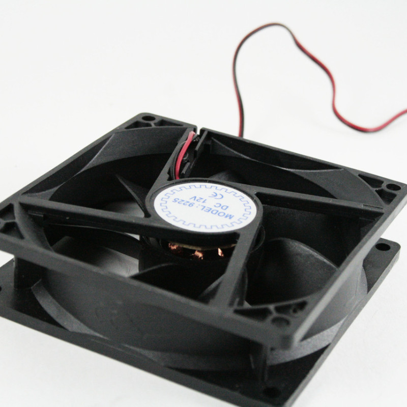 Кулер, витяжка, вентилятор у душову кабінку