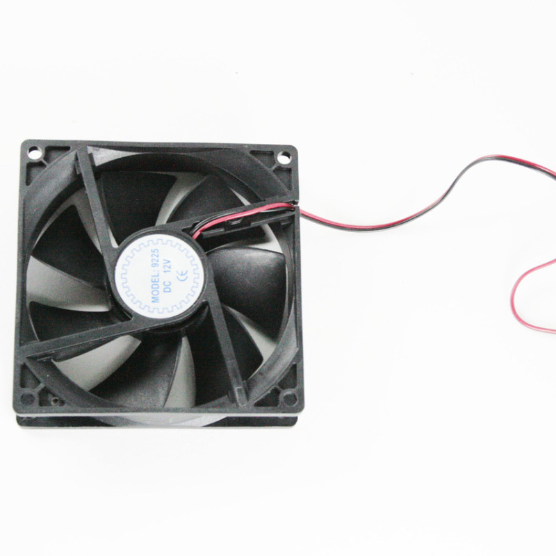 Кулер, витяжка, вентилятор у душову кабінку