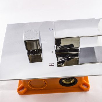 Змішувач вбудований в стіну ( прихованого монтажу ) Ф-03 трьох позиційний, квадратної форми