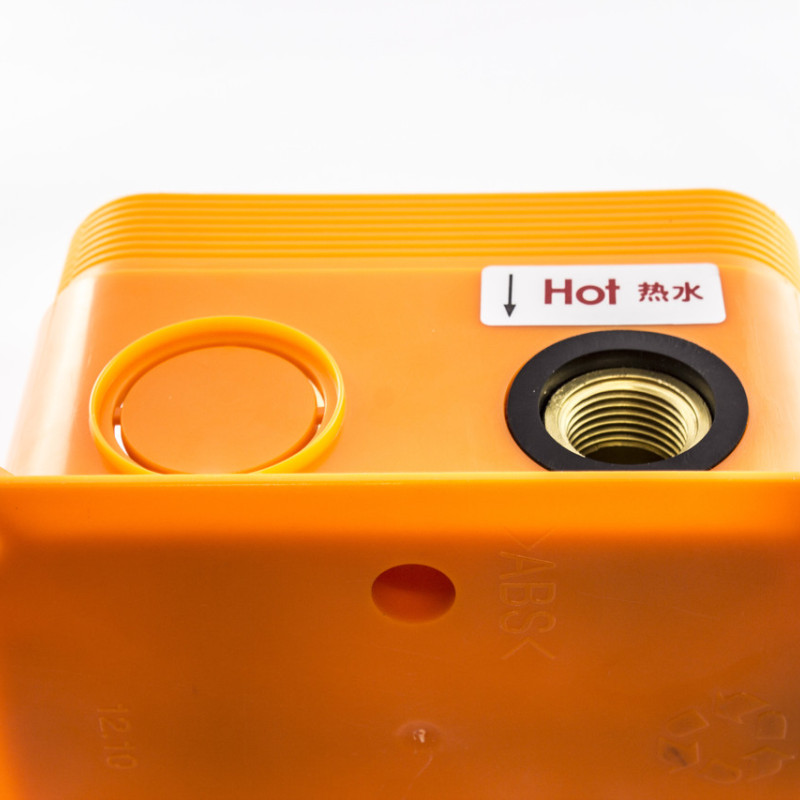 Змішувач вбудований в стіну ( прихованого монтажу ) Ф-03 трьох позиційний, квадратної форми