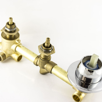 Змішувач для душової кабіни, на три вузли і 4 положення під різьблення