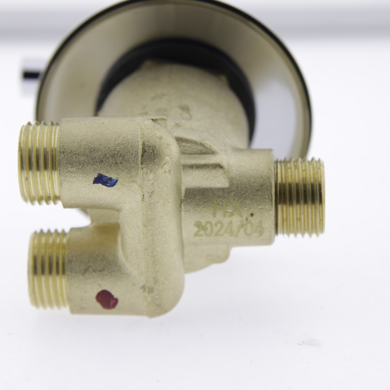 Змішувач для гідромасажної ванни прихованого монтажу ( ДЖ-6001 ), що вбудовується в виріб