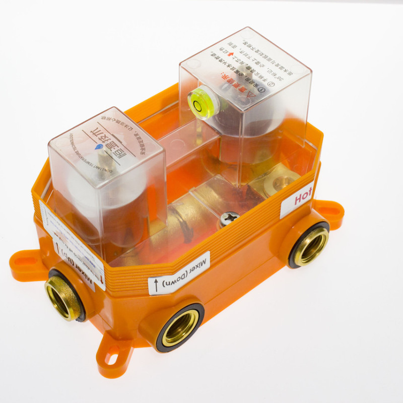 Змішувач вбудований в стіну з термостатом круглої форми, 3 перемикання (C-03)