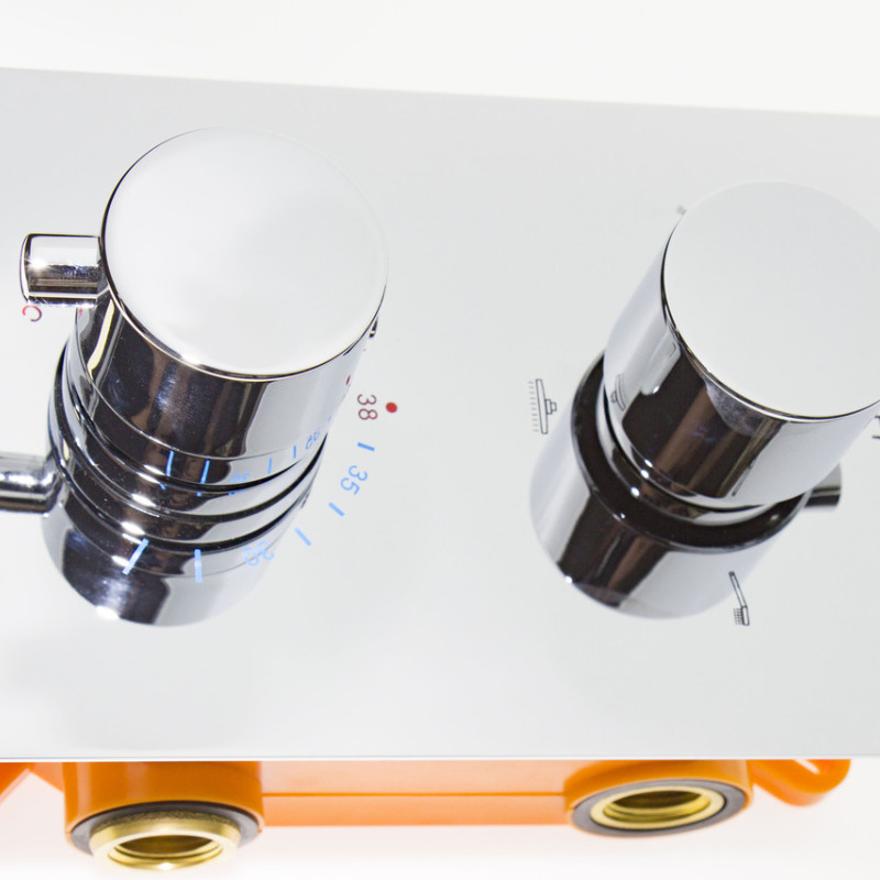 Змішувач вбудований в стіну з термостатом круглої форми, 3 перемикання (C-03)