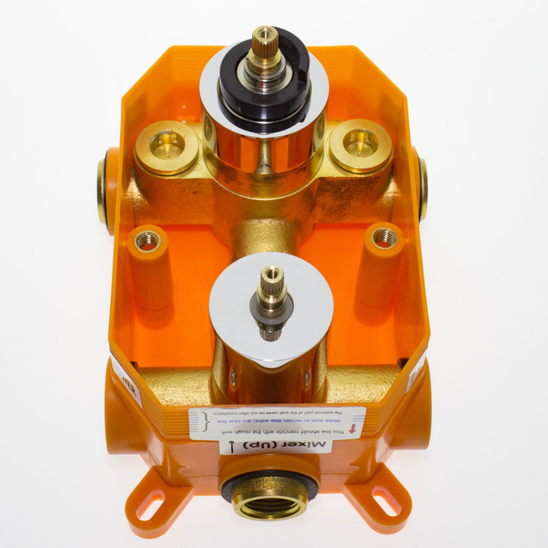 Змішувач вбудований в стіну з термостатом круглої форми, 3 перемикання (C-03)