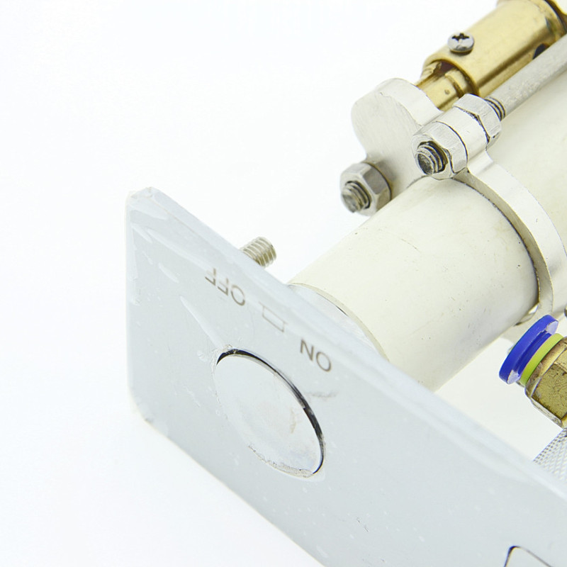 Змішувач на борту ванни, квадратна форма. (NLT 501)