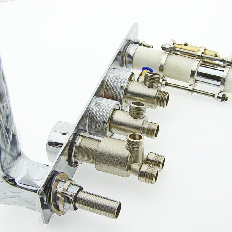 Змішувач на борту ванни, квадратна форма. (NLT 501)