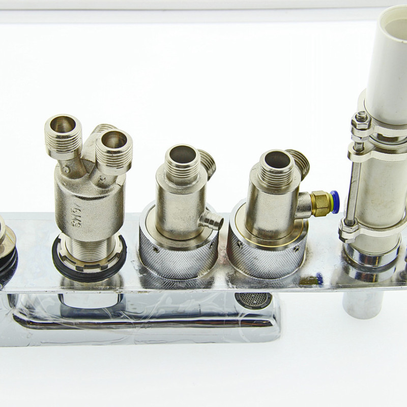 Змішувач на борту ванни, квадратна форма. (NLT 501)