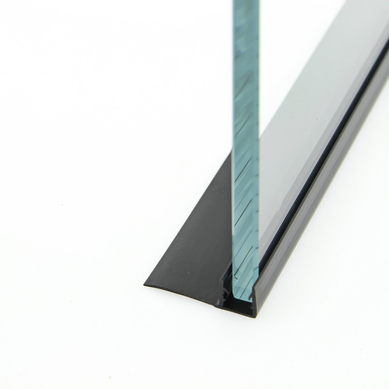 Ущільнювач для душової кабіни чорний, бічний (F) довжина 2,2 м. Вія 25 мм.