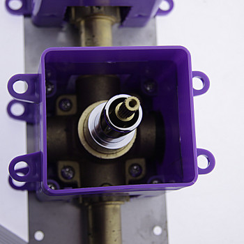 Змішувач прихованого монтажу для душового з одночасним увімкненням декількох напрямів